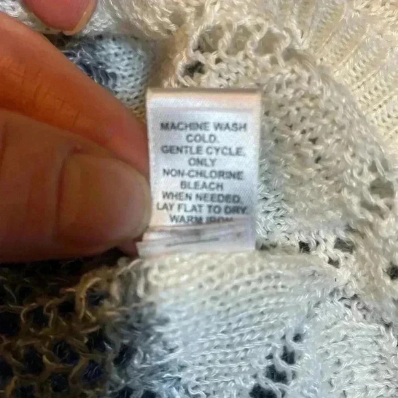 Cato Established 1946 women’s long sweater in blues gray & white size 18/20W - Picture 5 of 5